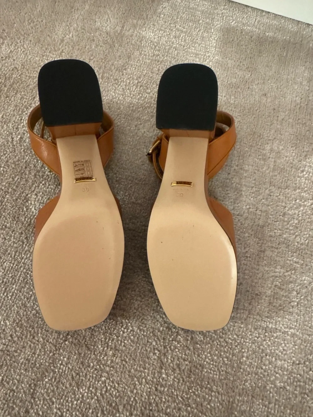 GUCCI HORSEBIT HEELS - Picture 3 of 4